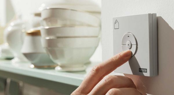 Velux GLL 106121 tetőtéri ablak (elektromos)